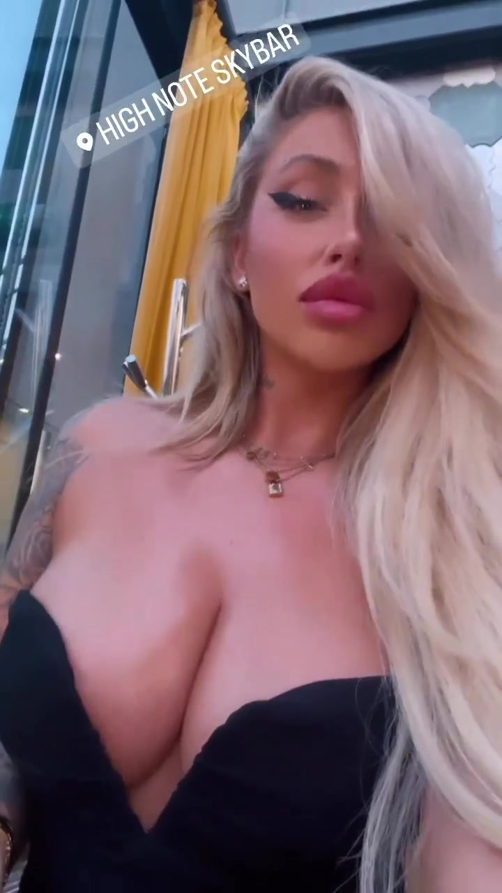 Me-story-3220672298393657203.mp4