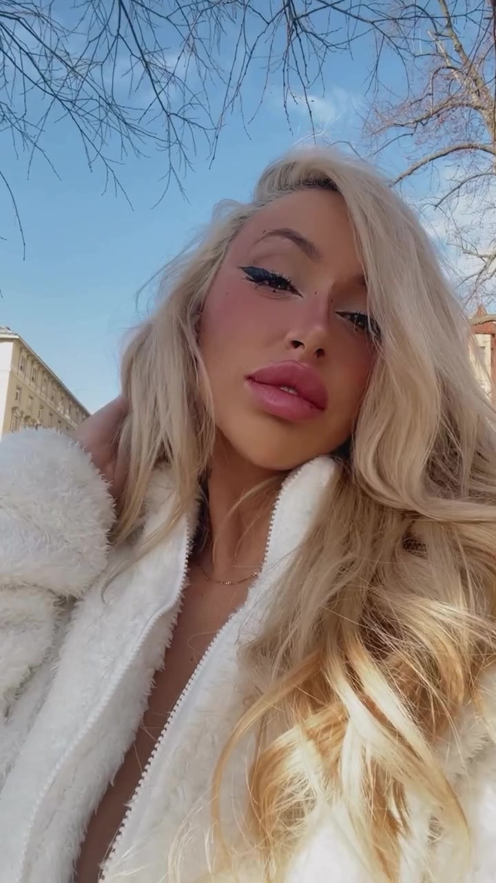 Me-story-3298241086781182876.mp4