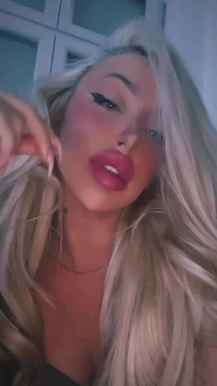 Me-story-3301999838139390166.mp4