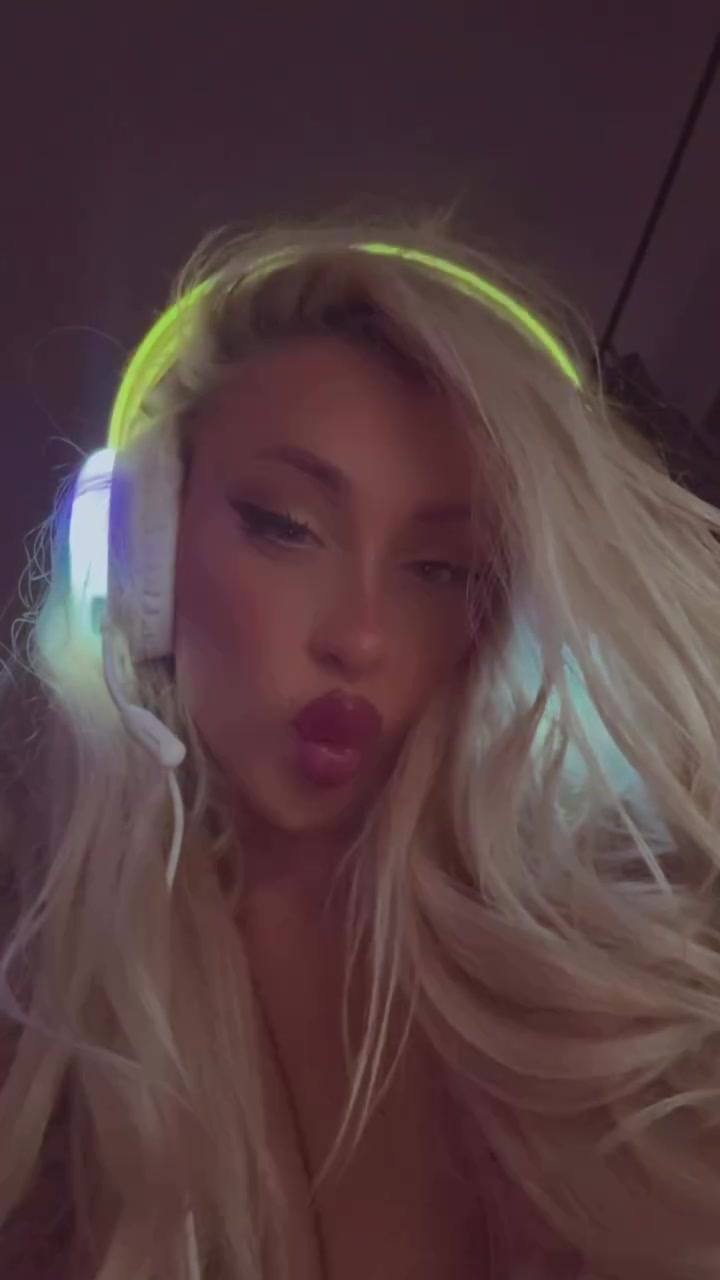 Me-story-3776778659437248654.mp4